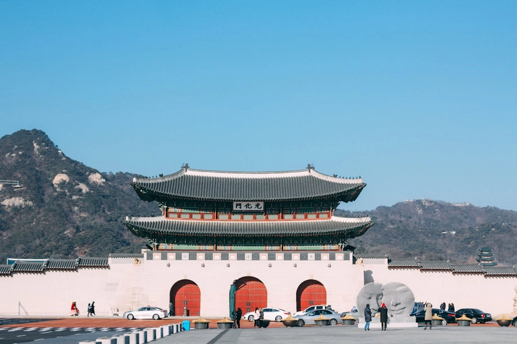Complete Seoul: Full-Day Walking Tour Through the Neighbourhoods