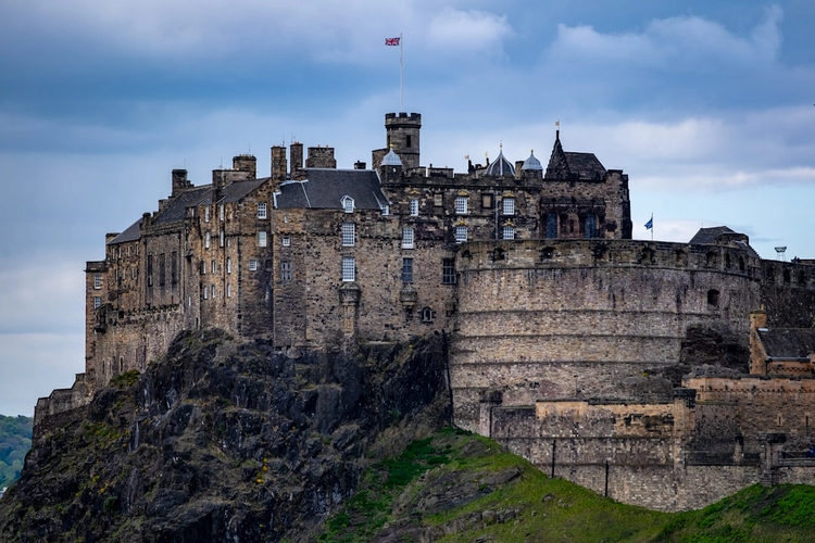 Complete Edinburgh: Full-Day Walking Tour Through the Neighbourhoods
