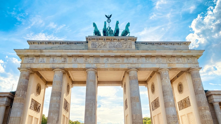 Ultimate Berlin: Full-Day Private Driving Tour from Highlights to Hidden Layers