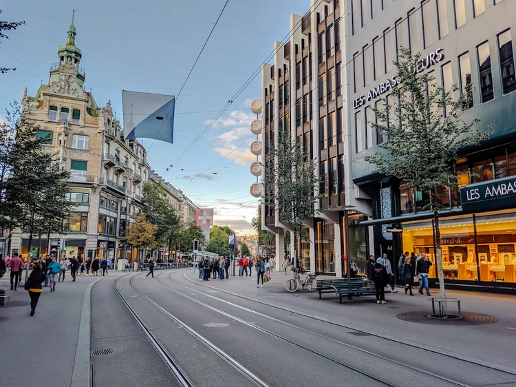 Essential Zurich: Half-Day Walking Tour of the Major Highlights
