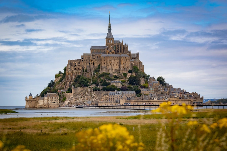 Classic Mont Saint-Michel: Day Trip with Private Vehicle from Bayeux