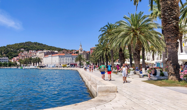Ultimate Split: Full-Day Private Driving Tour from Highlights to Hidden Layers
