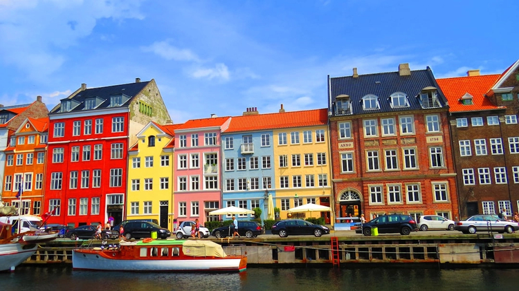 Complete Copenhagen: Full-Day Walking Tour Through the Neighbourhoods