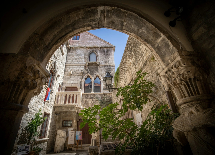 Essential Split: Half-Day Walking Tour of the Major Highlights