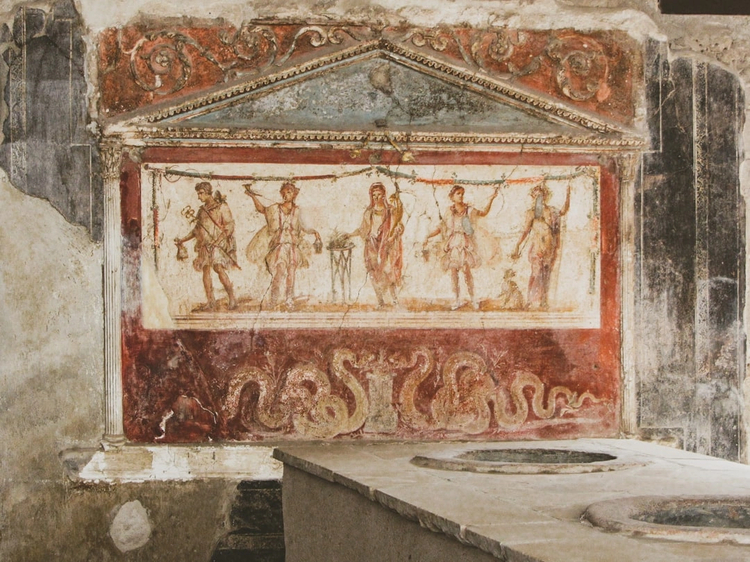 Complete Pompeii: Full-Day Walking Tour Through the Neighbourhoods
