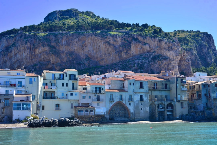 Classic Cefalu and Monreale: Day Trip with Private Vehicle from Palermo