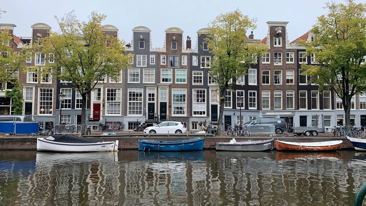 Complete Amsterdam: Full-Day Walking Tour Through the Neighbourhoods