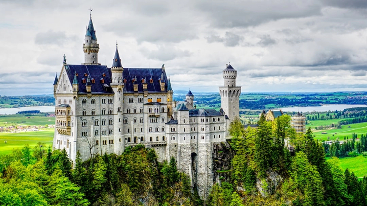 Classic Neuschwanstein Castle: Day Trip with Private Vehicle from Munich