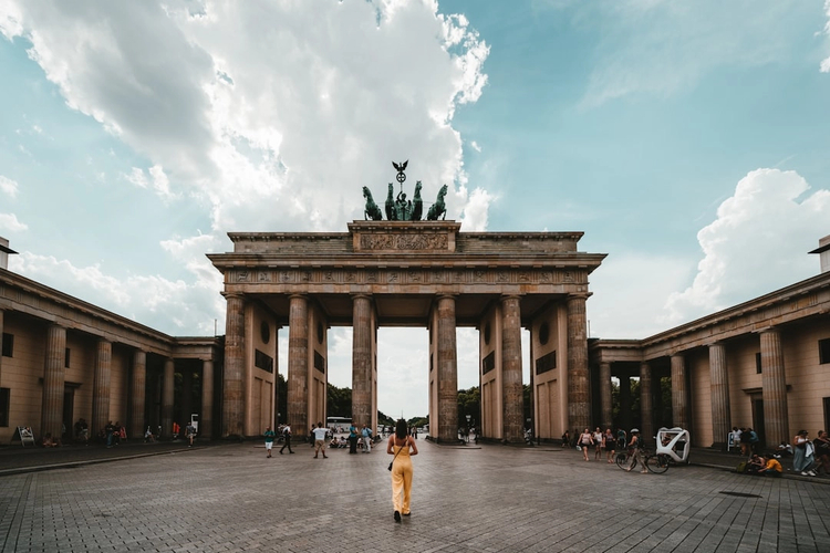 Complete Berlin: Full-Day Walking Tour Through the Neighbourhoods