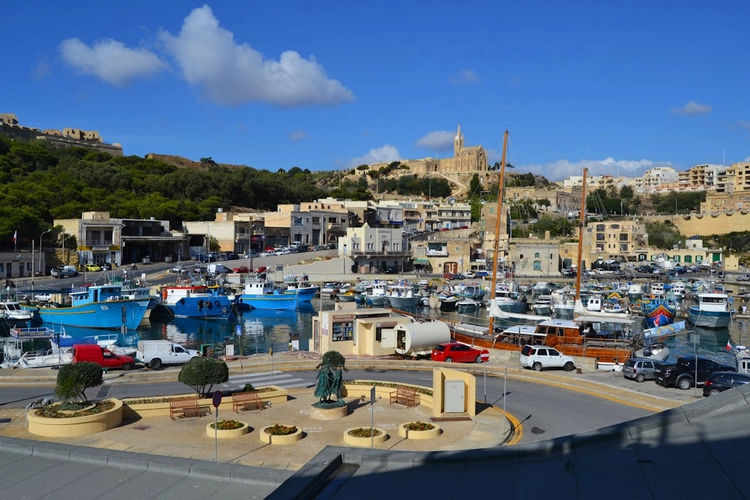 Classic Gozo Island: Day Trip with Private Vehicle from Valletta