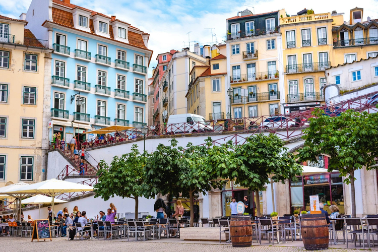 Ultimate Lisbon: Full-Day Private Driving Tour from Highlights to Hidden Layers