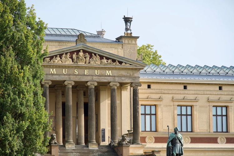 Essential Berlin: Half-Day Walking Tour of the Major Highlights