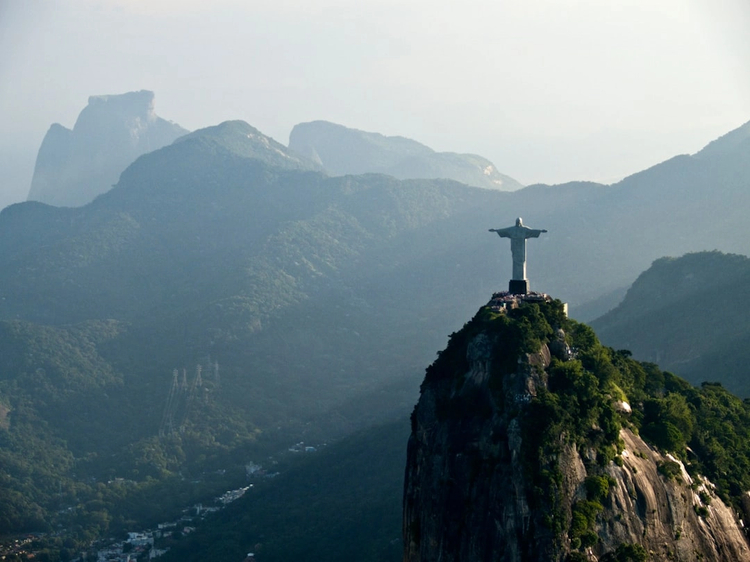 Complete Rio de Janeiro: Full-Day Walking Tour Through the Neighbourhoods