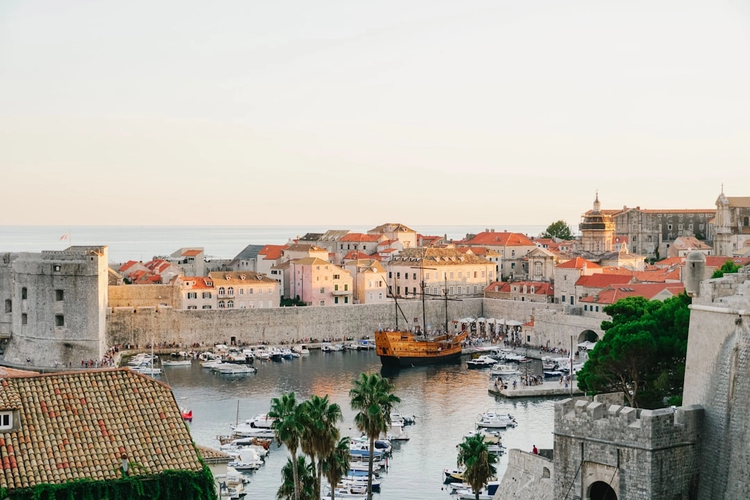 Iconic Dubrovnik: Half-Day Private Driving Tour with Panoramic Stops