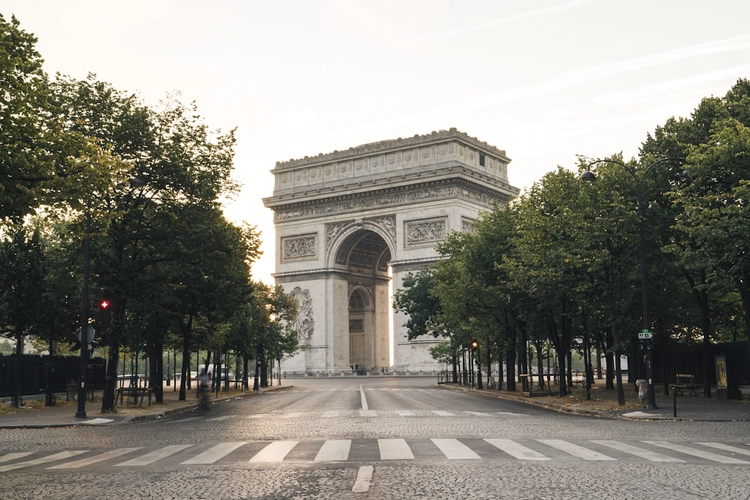 Ultimate Paris: Full-Day Private Driving Tour from Highlights to Hidden Layers