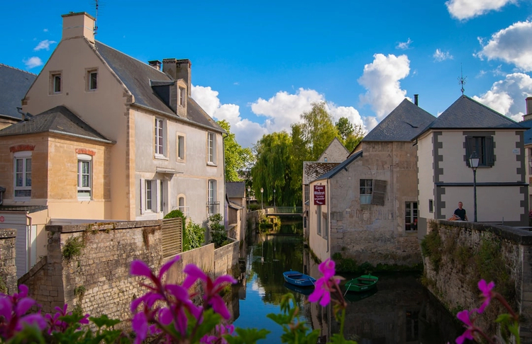 Complete Bayeux: Full-Day Walking Tour Through the Neighbourhoods