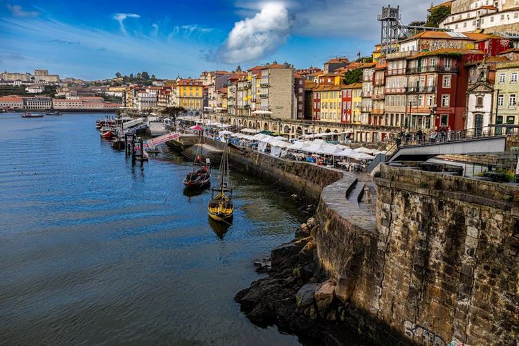 Iconic Porto: Half-Day Private Driving Tour with Panoramic Stops