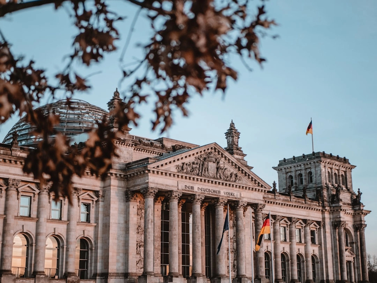 Iconic Berlin: Half-Day Private Driving Tour with Panoramic Stops