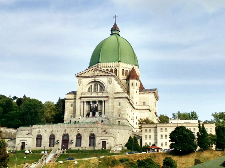 Complete Montreal: Full-Day Walking Tour Through the Neighbourhoods