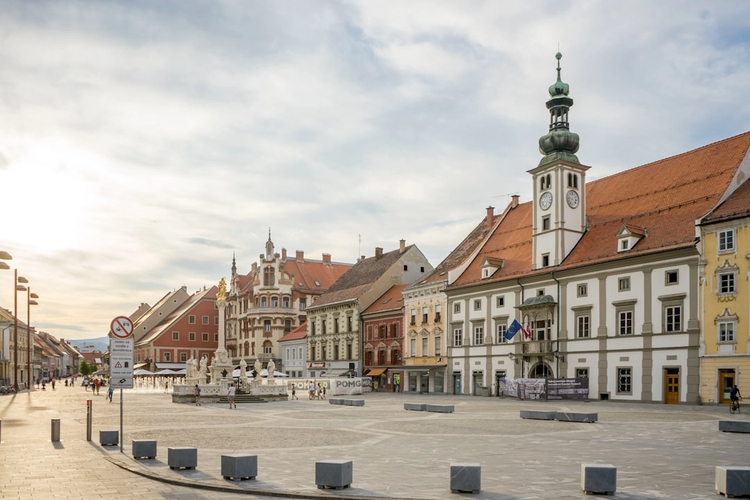 Classic Cesky Krumlov: Day Trip with Private Vehicle from Prague