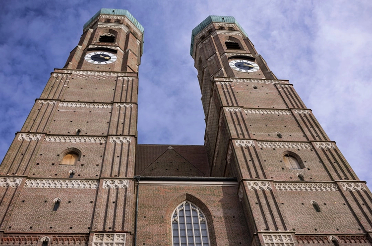 Iconic Munich: Half-Day Private Driving Tour with Panoramic Stops