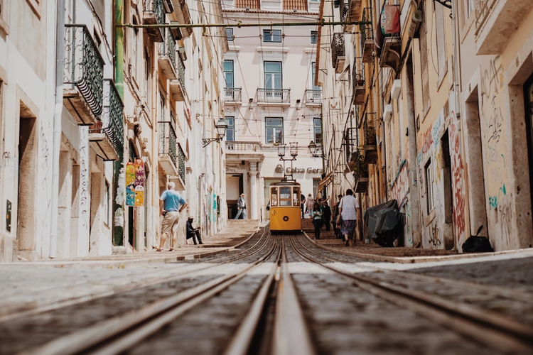 Complete Lisbon: Full-Day Walking Tour Through the Neighbourhoods