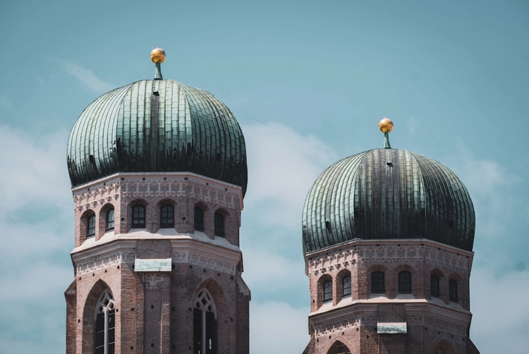 Ultimate Munich: Full-Day Private Driving Tour from Highlights to Hidden Layers