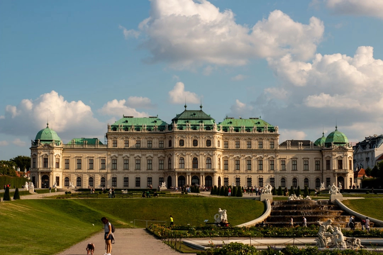 Iconic Vienna: Half-Day Private Driving Tour with Panoramic Stops