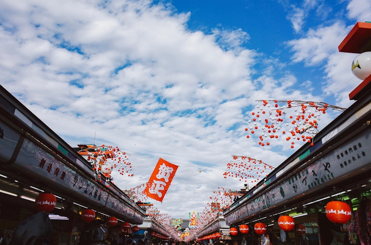 Complete Tokyo: Full-Day Walking Tour Through the Neighbourhoods