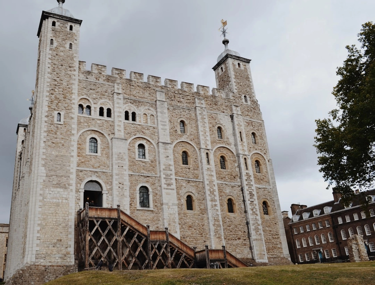 Complete London: Full-Day Walking Tour Through the Neighbourhoods