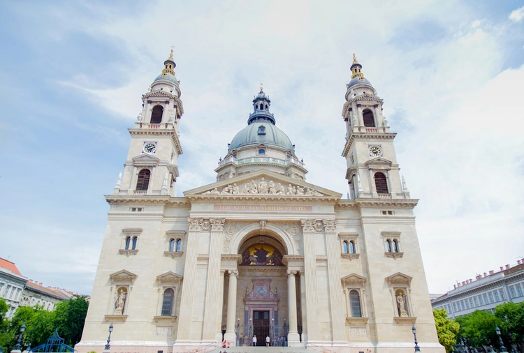 Classic Danube Bend: Day Trip with Private Vehicle from Budapest