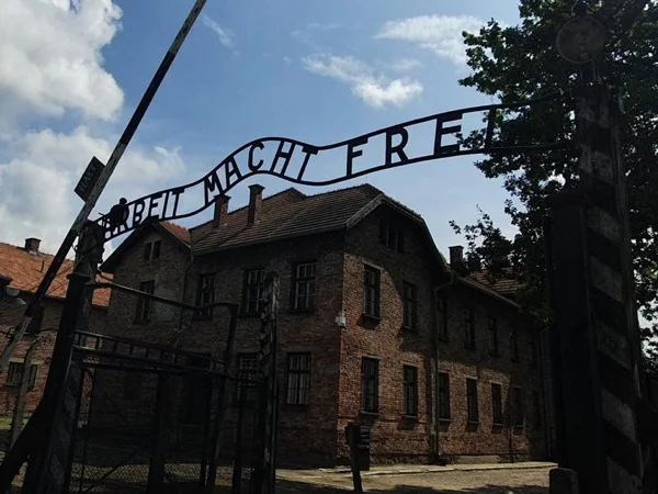 Auschwitz and Krakow city tour
