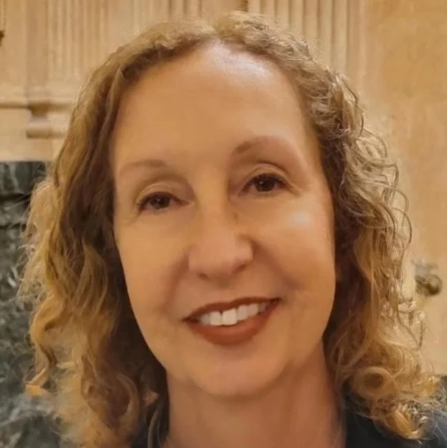 Elisabet J.
