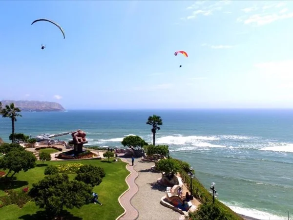 Lima Highlights Tour : Miraflores, Barranco and Lima Full Day