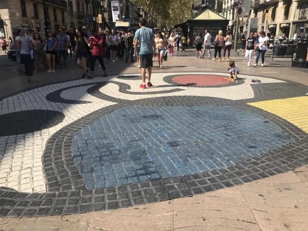Barcelona Private Walking Tour Through the Old City