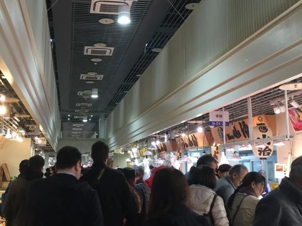 Tsukiji 4-hour Street Food Private Tokyo Walking Tour with Sushi Lunch and Small Bite Allowance!