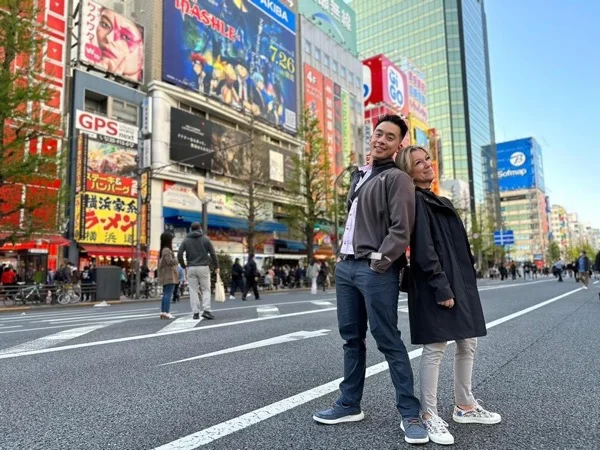 Cultural walking tour with mix of traditional and contemporary life style in Tokyo