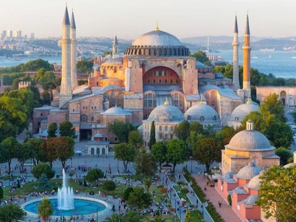 Walking in Istanbul old city - Full-day tour in Istanbul