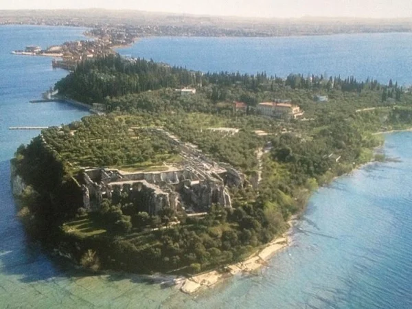 Sirmione private boat tour and Peschiera by private chaffeured sedan.