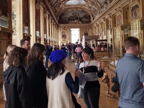 The Louvre Museum and its Masterpieces in a Half-Day Tour