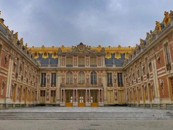 Private tour to the magnificent Versailles Palace in Paris