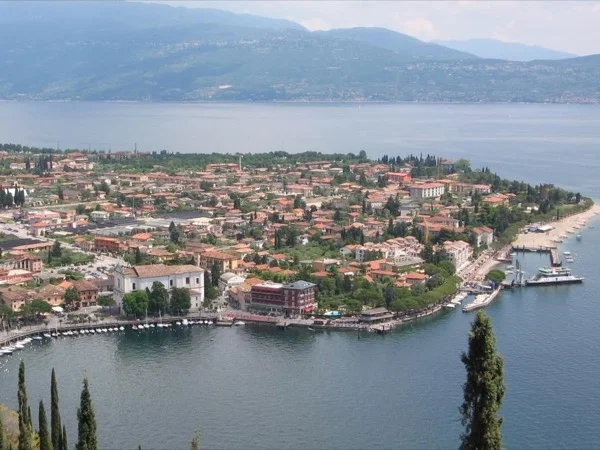 Day tour to Lake Garda And Sirmione from Verona
