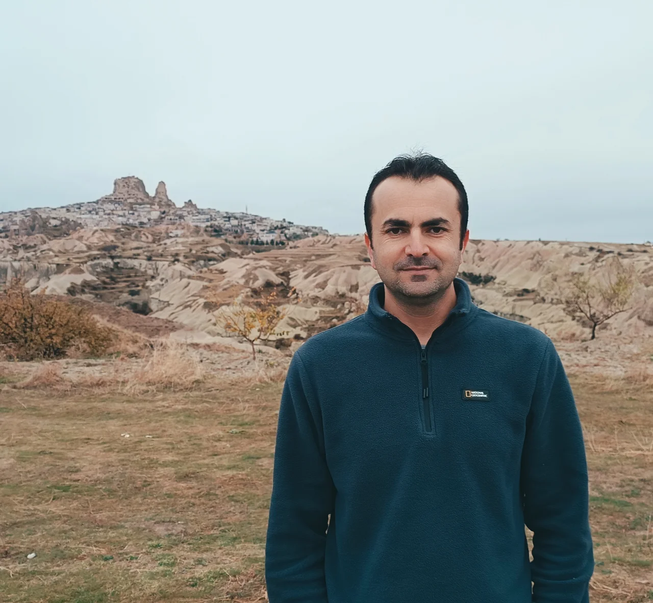 Ayhan Ç.